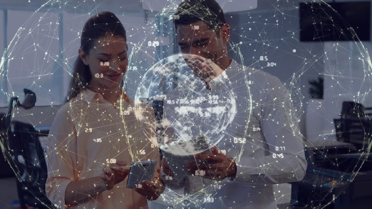 animación de conexiones y procesamiento de datos sobre personas de negocios que utilizan dispositivos electrónicos.