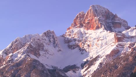 Una-Hermosa-Escena-De-La-Madrugada-En-Los-Alpes-Suizos-1