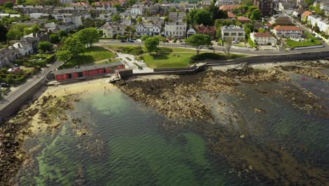 picturesque sunny view of sandycove park, marine parade, dublin, ireland, june 2020