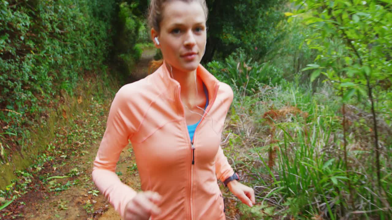 mujer yendo a correr