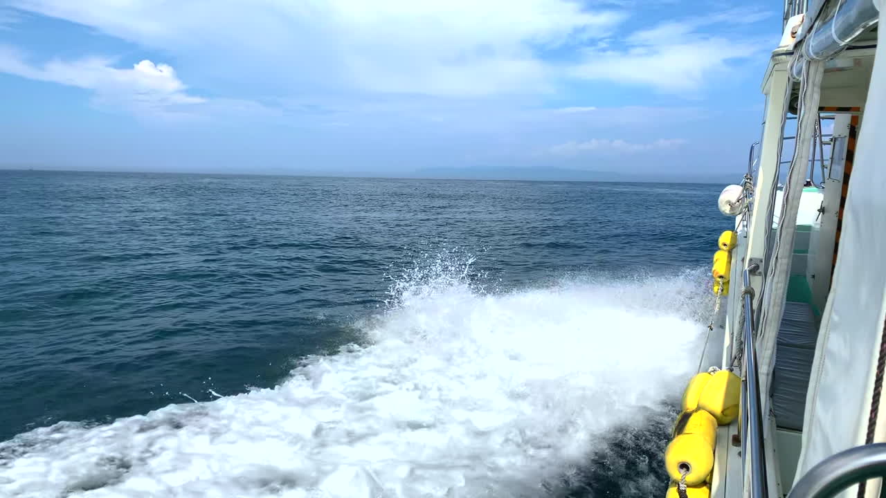 Panning from left to right at the ship