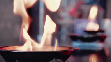 quemaduras de fuego en las placas de la barra
