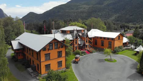 Aerial-View-Of-Dalen-Hotel-And-Dalen-Hotel-Van-Still-In-Use-In-Telemark,-Norway