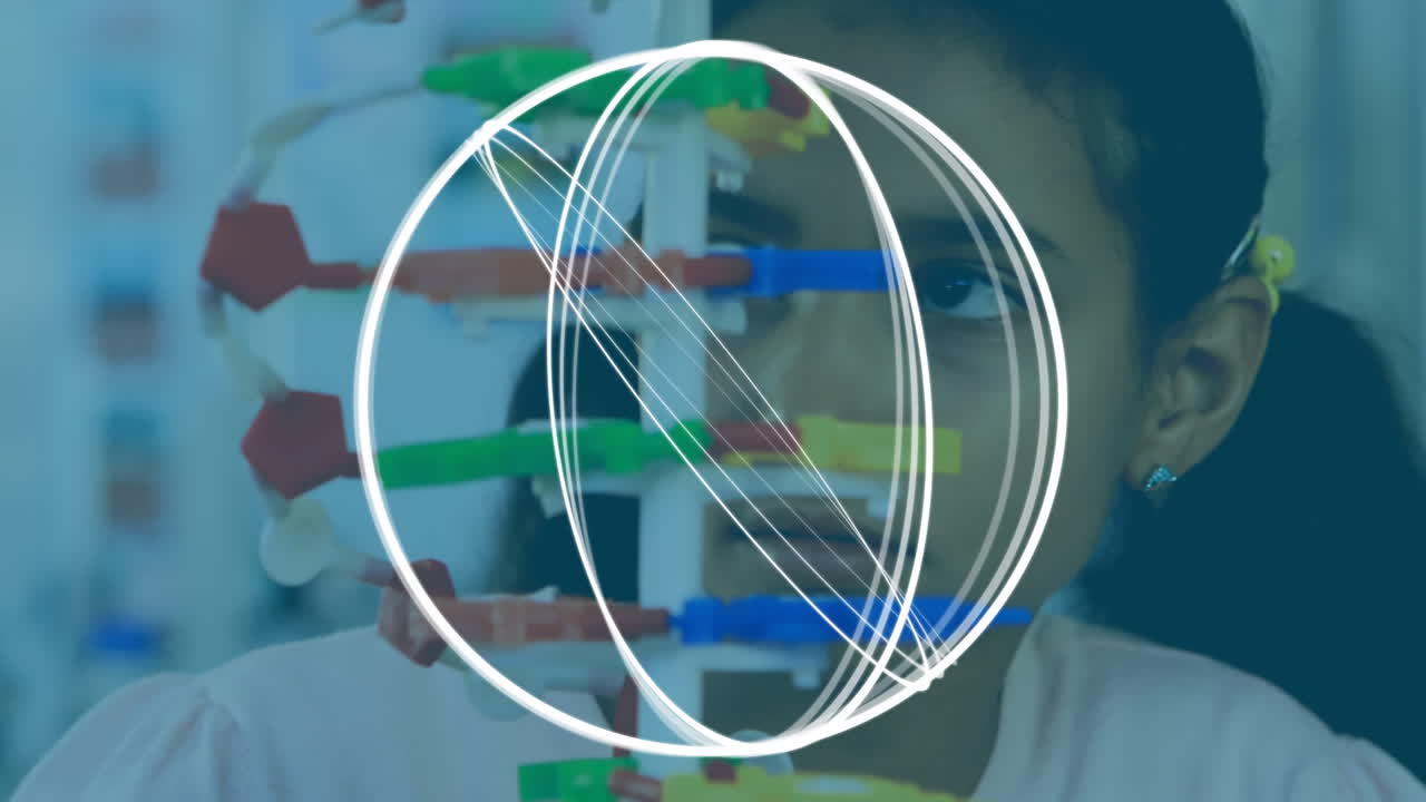 forma circular geométrica abstracta girando contra la niña tocando el modelo de estructura de adn en el laboratorio