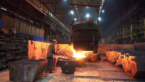 proceso de fundición de metales en una fundición