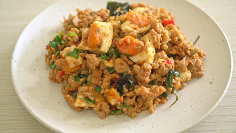 stir-fried minced pork with salted egg