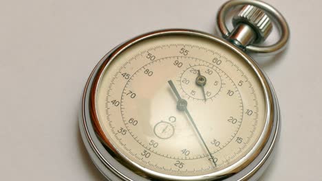 reloj de parada blanco de marcación vintage