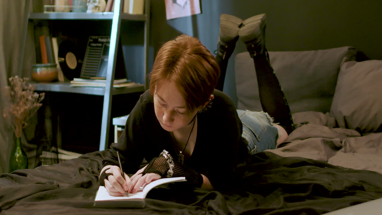 침실에 있는 소녀