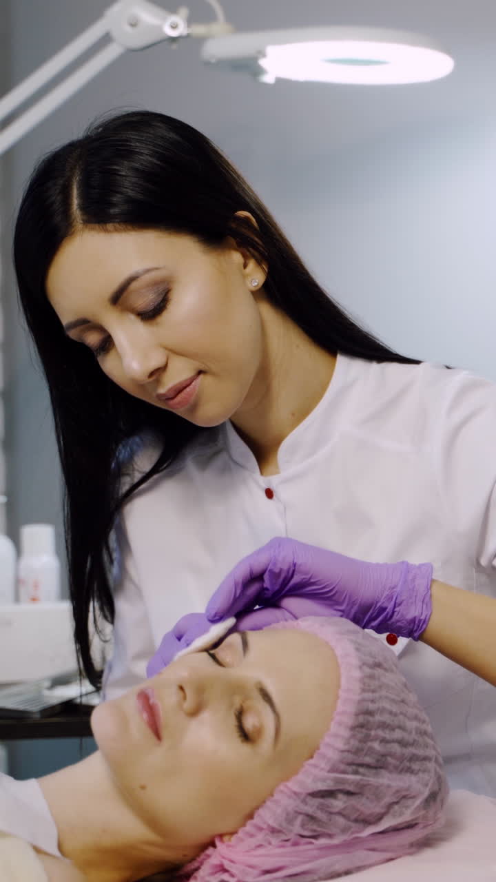 Rejuvenating facial injections. Modern cosmetology. Vertical video
