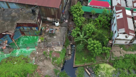 Contaminación-Industrial-Del-Agua-En-El-Río