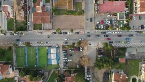 vista aérea superior sobre la zona residencial y la costa en la playa de málaga, españa