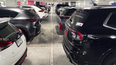 interior del garaje de estacionamiento