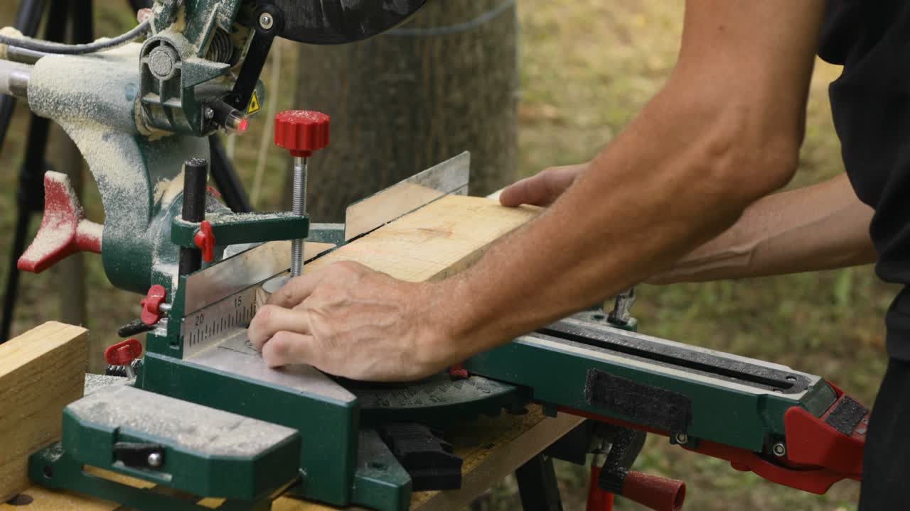 Miter saw cross cut