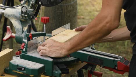 miter saw cross cut