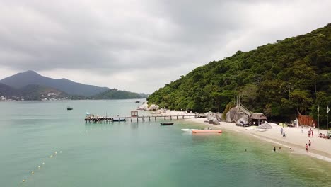 Turismo-En-Playas-Brasileras,-Porto-Belo