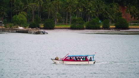 Muslim-passengers-travelling-on-a-traditional-boat