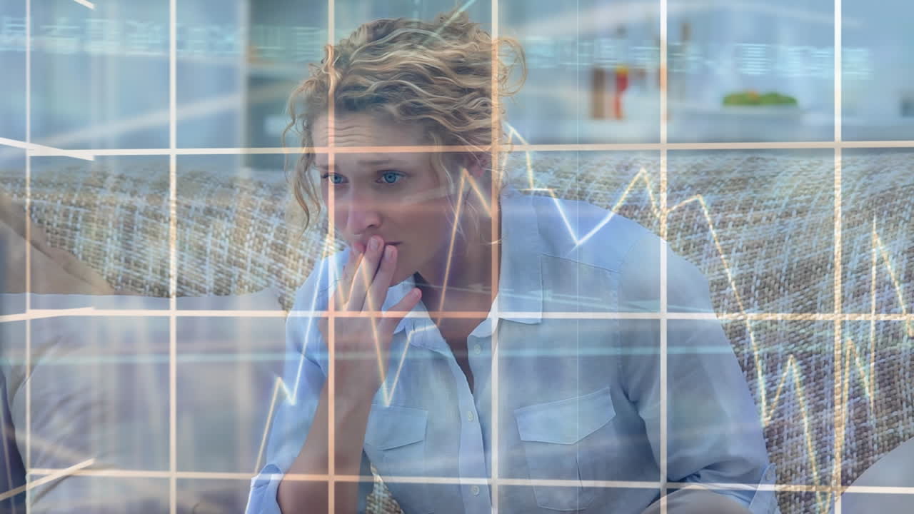 무서운 영화를 보고 팝콘을 먹는 여성을 보여주는 주식시장 애니메이션.