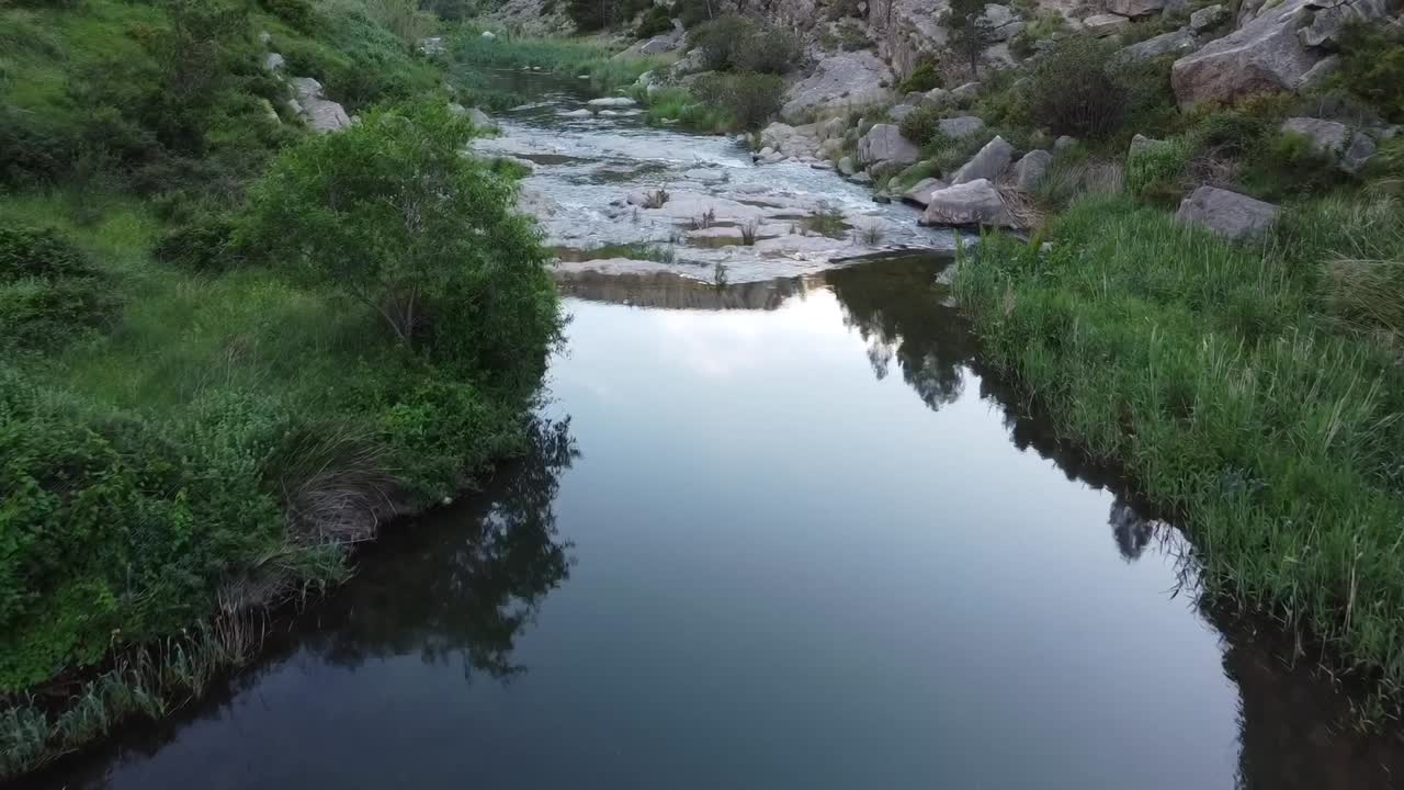 Acque tranquille del fiume Palancia, Jerica, Spagna