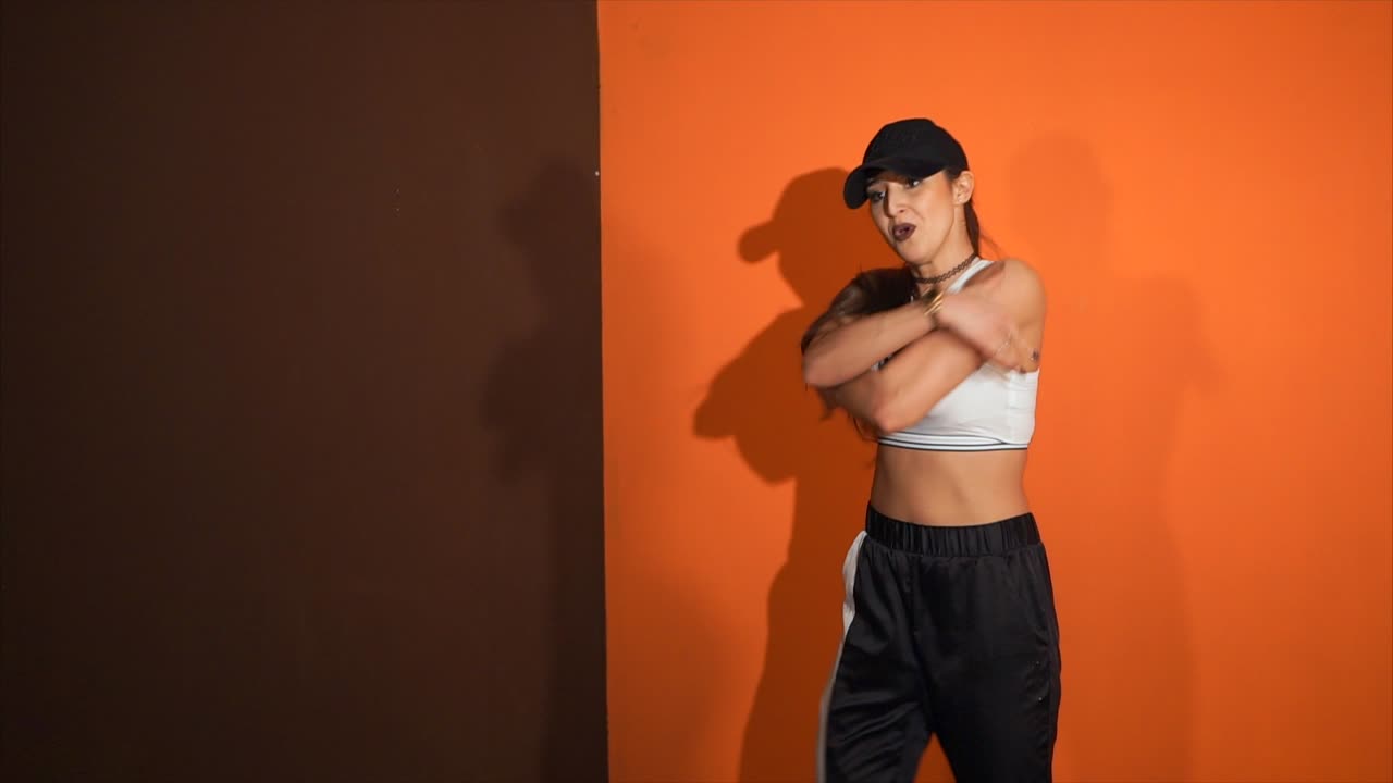 Esibizione di danza energica in studio