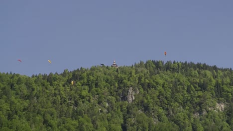 Paragliders-in-front-of-hill