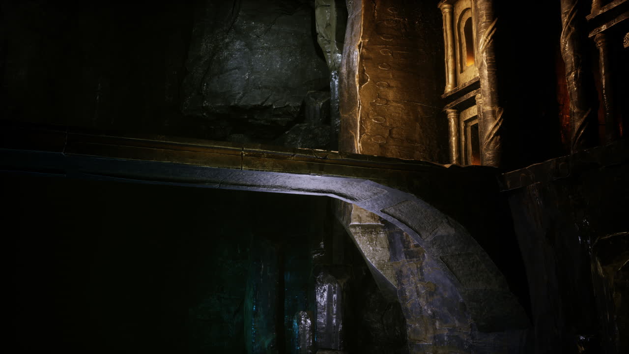 viejo puente de piedra dentro de una cueva grande