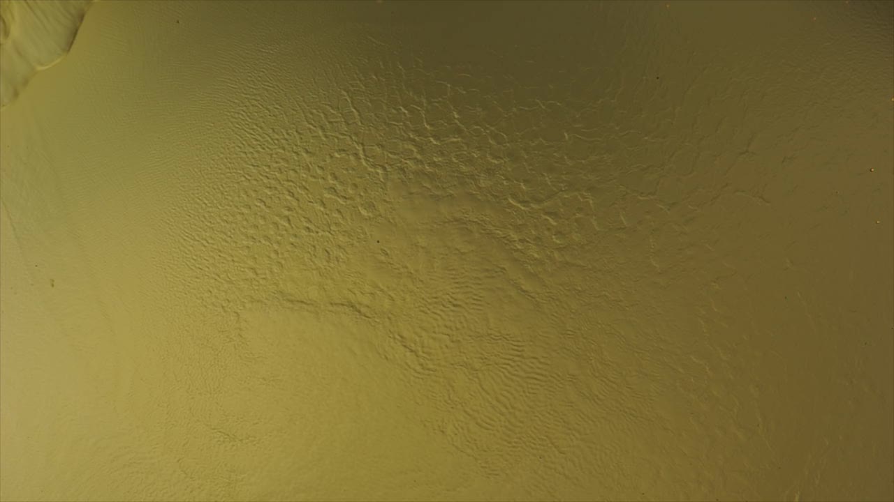 la pátina de oro líquido en el capó de mi bentley no tiene precio, pero también es muy cara; para obtener más información, busque "videoclip abstracto" entre comillas