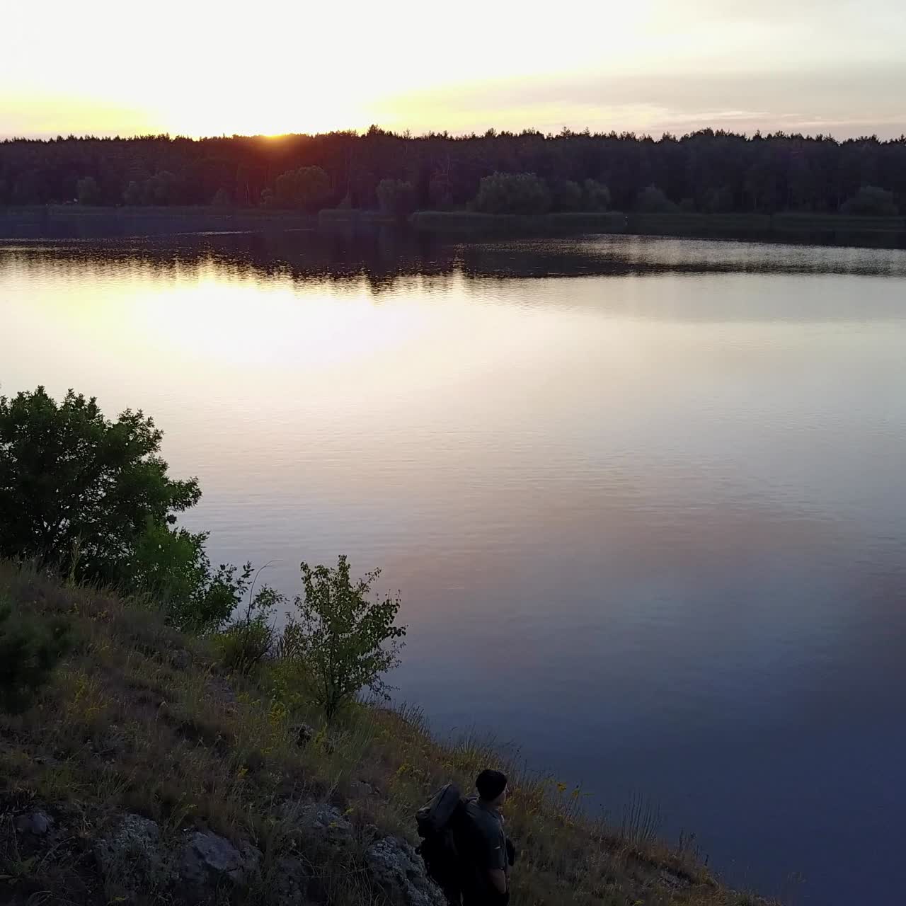 силуэт туриста