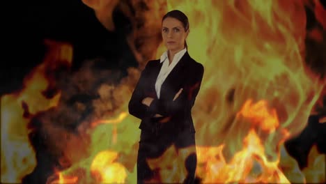 mujer seria con animación de fuego