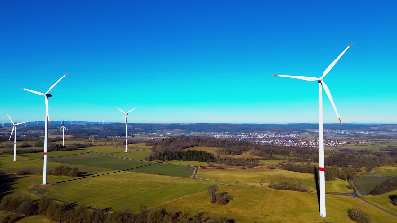 그림 같은 시골 환경에서 지속 가능한 풍력 발전