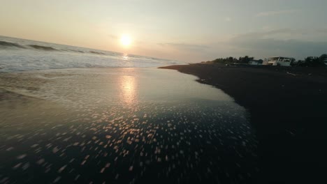 Drone-Sobrevuela-La-Costa-De-Arena-Negra-Durante-La-Puesta-De-Sol-En-Playa-De-Monterrico-En-Guatemala