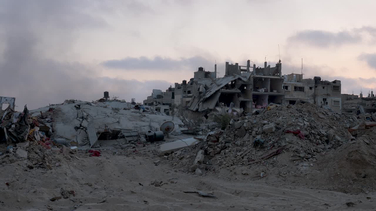 Area distrutta a Gaza City dopo il ritiro delle forze israeliane