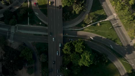 Autobahnkreuzung-In-Rio-De-Janeiro-Von-Oben-Gesehen