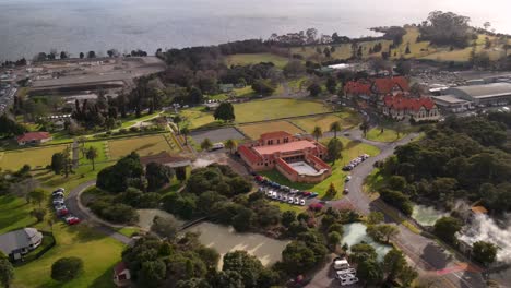 Goverment-Gardens,-Museum,-Blue-Baths,-Events-Centre-on-Rotorua-lakeshore---aerial-panoramic