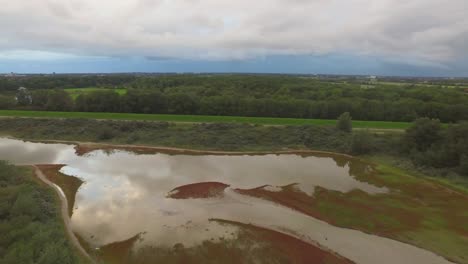 Aérea:-Naturaleza-Situada-Junto-A-Un-Puerto-En-Vlissingen,-Países-Bajos