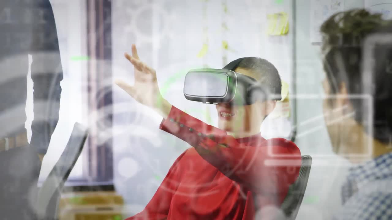 animación de escaneo de alcance con procesamiento de datos e iconos sobre mujer biracial usando auriculares vr