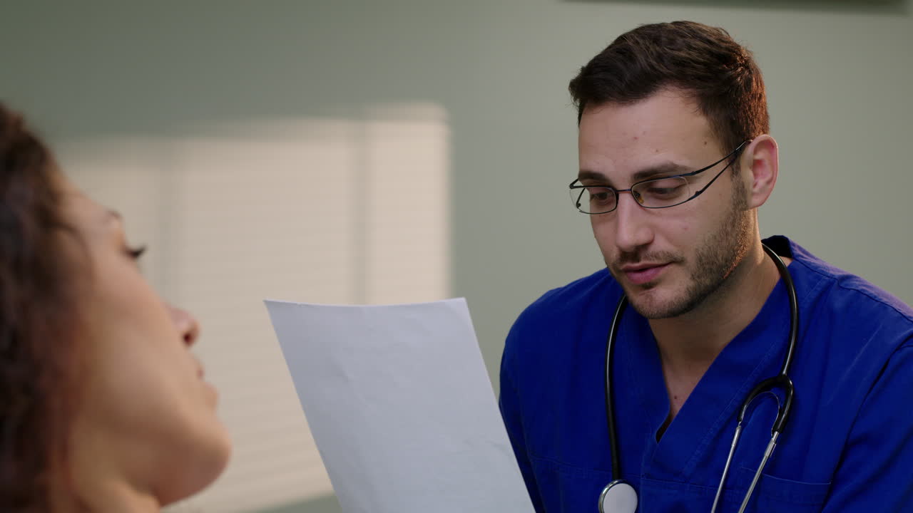 consulta del médico con el paciente