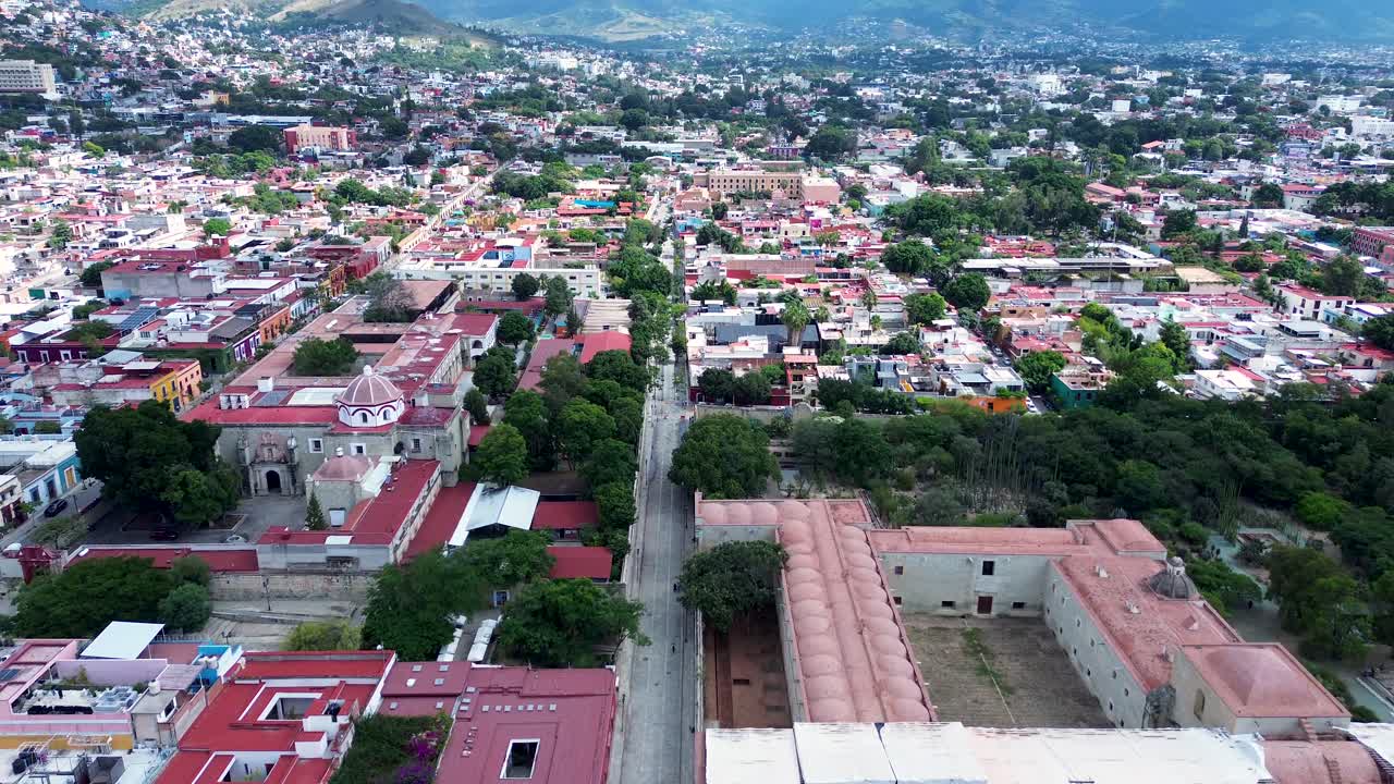 Vista aerea di una città storica in Messico