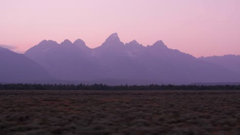 hermoso atardecer en el parque nacional de grand teton