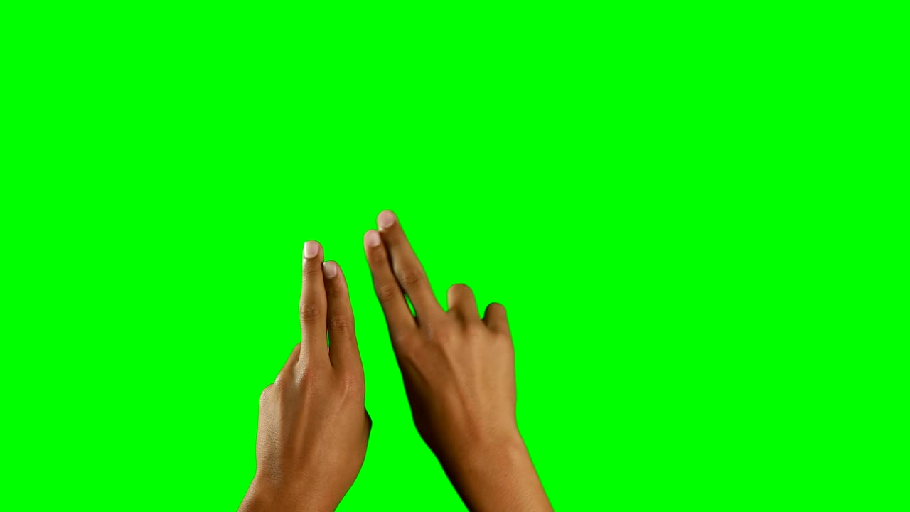 mano fingiendo usar una pantalla invisible