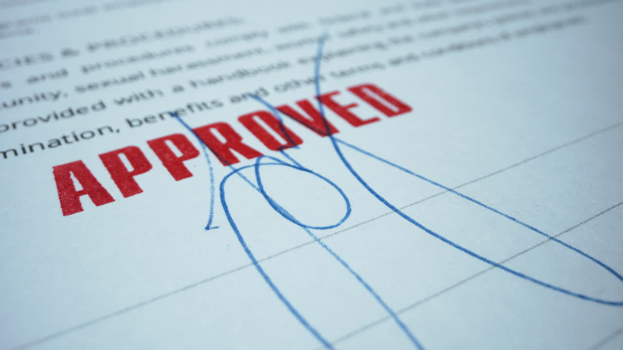 documento firmado. contrato con firma. contrato marcado con sello aprobado