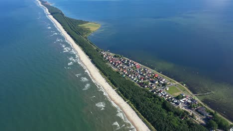 Playa-En-La-Hermosa-Ciudad-Chalupy-Resort-En-Polonia