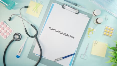 ecocardiografía escrita en papel médico