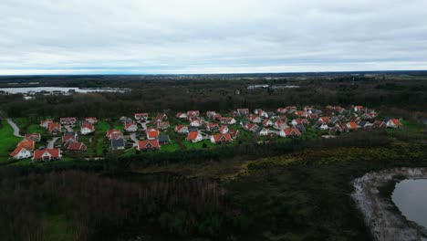 Luftaufnahme-Des-Wohngebiets-Des-Gästehauses-Klein-Vink-Auf-Die-Landschaft-Von-Arcen-Limburg