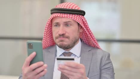 arab businessman with online payment failure on smartphone