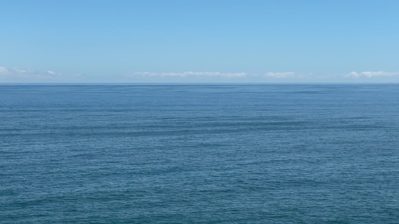 紺碧の海と、海と水平線の眺め