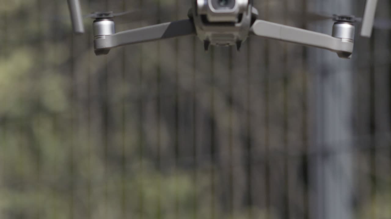 비행 중인 드론