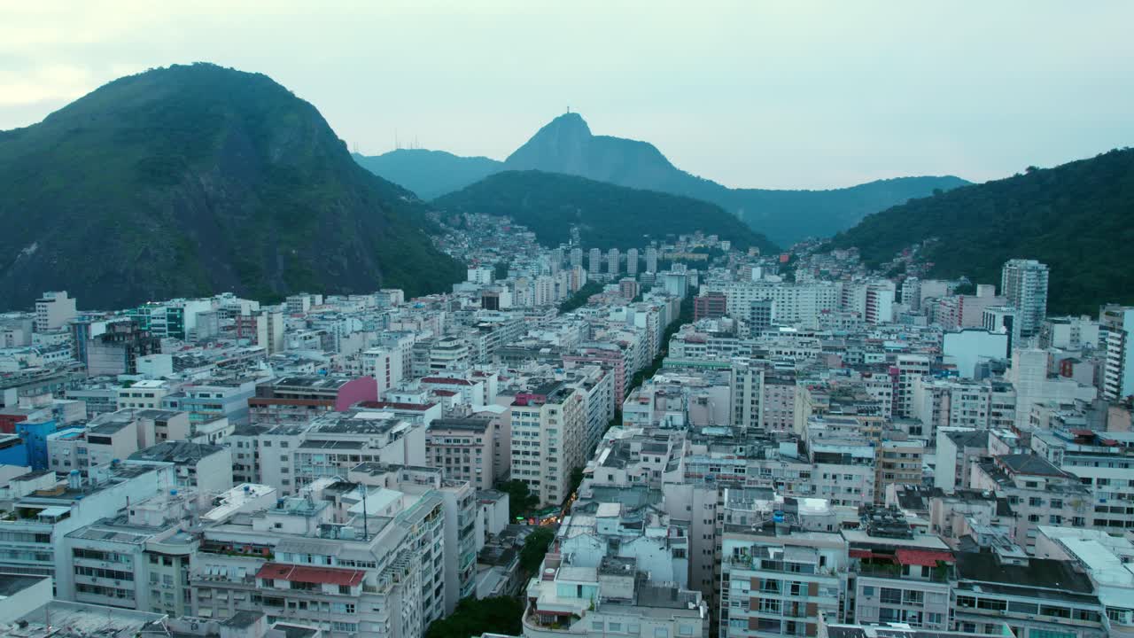 Veduta aerea del quartiere di Copacabana, architettura residenziale di Rio de Janeiro, Brasile
