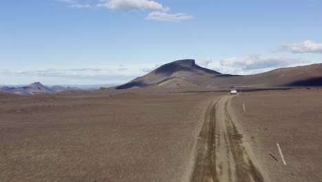 Geländewagen,-Der-Auf-Unbefestigten-Straßen-In-Richtung-Helka-Vulkan-In-Südisland-Fährt