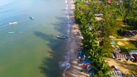 La-Playa-De-Sibolga-Pandan,-Que-Se-Encuentra-En-El-Norte-De-Sumatra,-Tiene-Una-Belleza-Extraordinaria-Para-Hacer-Turismo