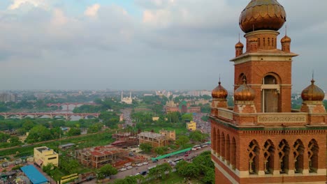 la tour de l'horloge d'husainabad et bada imambara architecture indienne vue depuis un drone